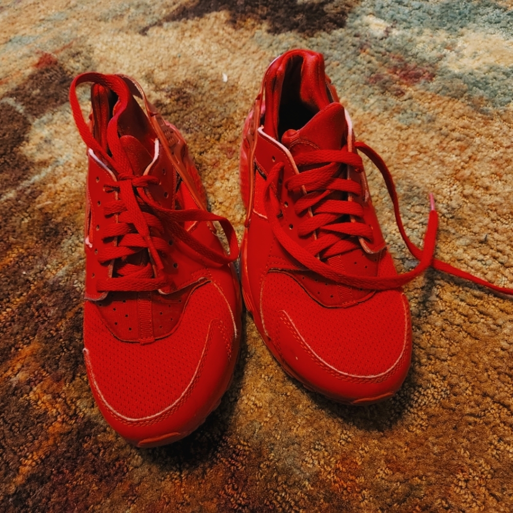 red nike huarache shoes